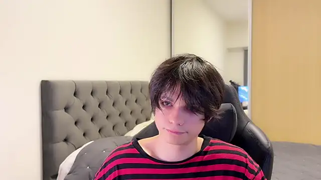 Snapshot of SasukeUhchiaa chatting on 12/18/24, 12:10 SasukeUhchiaa online show from 12/18/24, 12:10