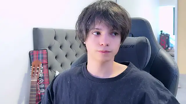 Snapshot of SasukeUhchiaa chatting on 12/03/24, 08:33 SasukeUhchiaa online show from 12/03/24, 08:33