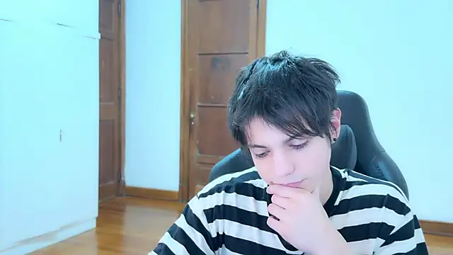 Snapshot of SasukeUhchiaa chatting on 09/14/25, 04:18 SasukeUhchiaa online show from 09/14/25, 04:18