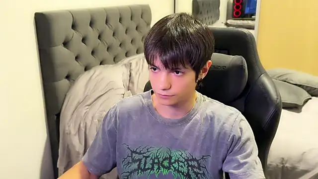 Snapshot of SasukeUhchiaa chatting on 02/25/25, 06:14 SasukeUhchiaa online show from 02/25/25, 06:14