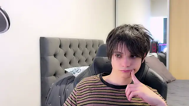 Snapshot of SasukeUhchiaa chatting on 01/04/25, 09:31 SasukeUhchiaa online show from 01/04/25, 09:31