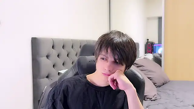 Snapshot of SasukeUhchiaa chatting on 01/05/25, 03:00 SasukeUhchiaa online show from 01/05/25, 03:00