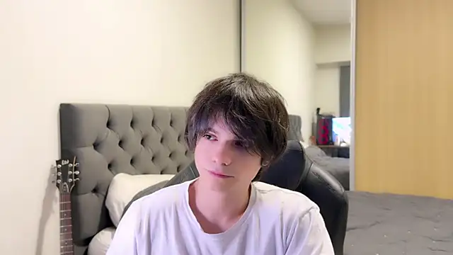 Snapshot of SasukeUhchiaa chatting on 12/19/24, 08:23 SasukeUhchiaa online show from 12/19/24, 08:23