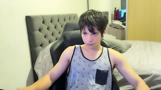 Snapshot of SasukeUhchiaa chatting on 02/18/25, 12:48 SasukeUhchiaa online show from 02/18/25, 12:48