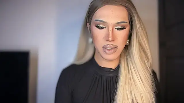 Snapshot of Ts_glamxxxx chatting on 01/18/26, 02:04 Ts glamxxxx online show from 01/18/26, 02:04