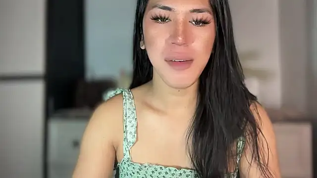 Snapshot of Ts_glamxxxx chatting on 12/21/25, 01:52 Ts glamxxxx online show from 12/21/25, 01:52