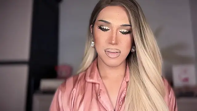 Snapshot of Ts_glamxxxx chatting on 01/07/26, 01:43 Ts glamxxxx online show from 01/07/26, 01:43