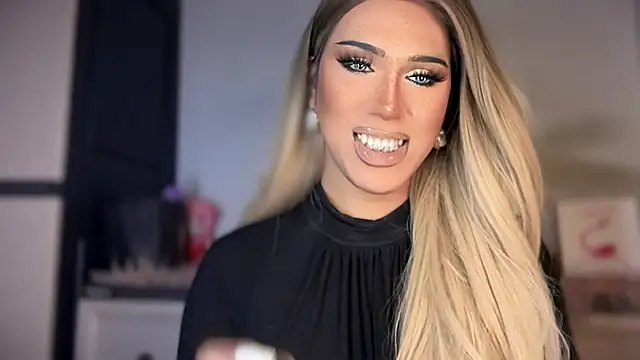 Snapshot of Ts_glamxxxx chatting on 01/11/26, 02:07 Ts glamxxxx online show from 01/11/26, 02:07