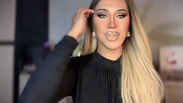 Snapshot of Ts_glamxxxx chatting on 01/12/26, 02:40 Ts glamxxxx online show from 01/12/26, 02:40