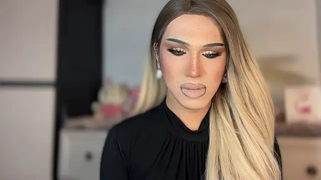 Snapshot of Ts_glamxxxx chatting on 02/13/26, 12:32 Ts glamxxxx online show from 02/13/26, 12:32