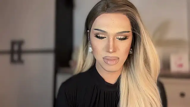 Snapshot of Ts_glamxxxx chatting on 02/17/26, 03:04 Ts glamxxxx online show from 02/17/26, 03:04