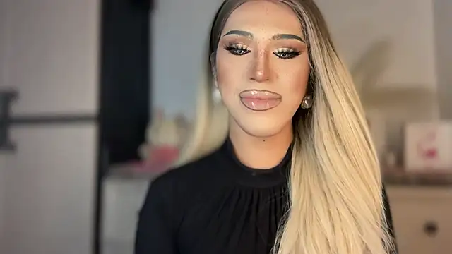 Snapshot of Ts_glamxxxx chatting on 02/16/26, 02:10 Ts glamxxxx online show from 02/16/26, 02:10