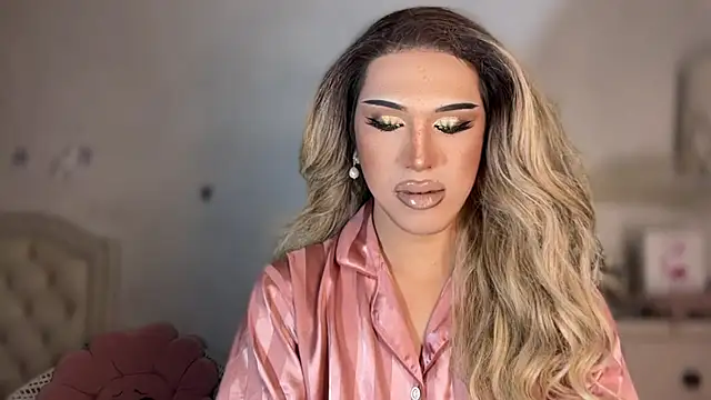 Snapshot of Ts_glamxxxx chatting on 11/22/25, 12:21 Ts glamxxxx online show from 11/22/25, 12:21