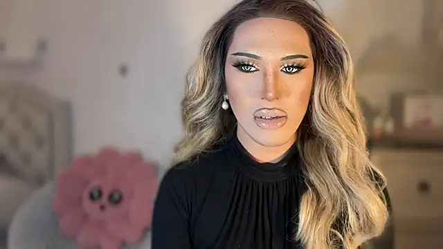 Snapshot of Ts_glamxxxx chatting on 11/06/25, 02:15 Ts glamxxxx online show from 11/06/25, 02:15