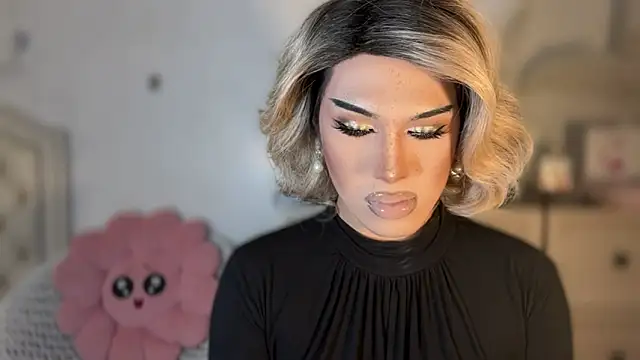 Snapshot of Ts_glamxxxx chatting on 10/30/25, 01:04 Ts glamxxxx online show from 10/30/25, 01:04