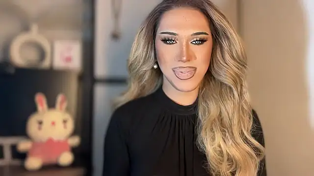 Snapshot of Ts_glamxxxx chatting on 11/20/25, 12:11 Ts glamxxxx online show from 11/20/25, 12:11