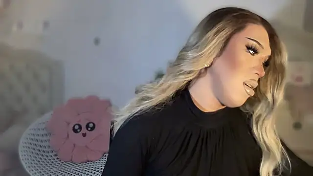 Snapshot of Ts_glamxxxx chatting on 10/21/25, 12:54 Ts glamxxxx online show from 10/21/25, 12:54