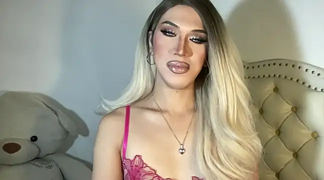 Snapshot of Ts_glamxxxx chatting on 02/18/25, 05:53 Ts glamxxxx online show from 02/18/25, 05:53