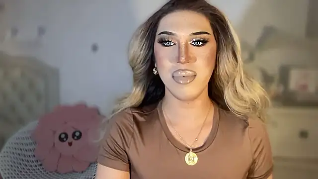 Snapshot of Ts_glamxxxx chatting on 10/20/25, 01:29 Ts glamxxxx online show from 10/20/25, 01:29