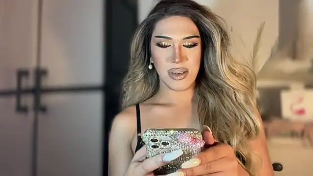 Snapshot of Ts_glamxxxx chatting on 11/23/25, 12:31 Ts glamxxxx online show from 11/23/25, 12:31