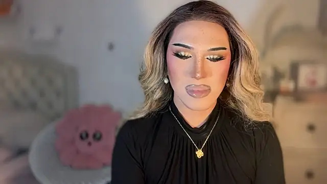 Snapshot of Ts_glamxxxx chatting on 10/29/25, 12:09 Ts glamxxxx online show from 10/29/25, 12:09