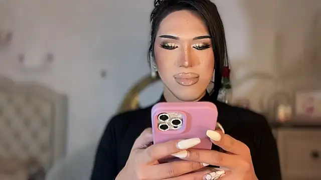 Snapshot of Ts_glamxxxx chatting on 11/14/25, 12:25 Ts glamxxxx online show from 11/14/25, 12:25