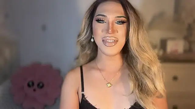 Snapshot of Ts_glamxxxx chatting on 11/05/25, 09:12 Ts glamxxxx online show from 11/05/25, 09:12