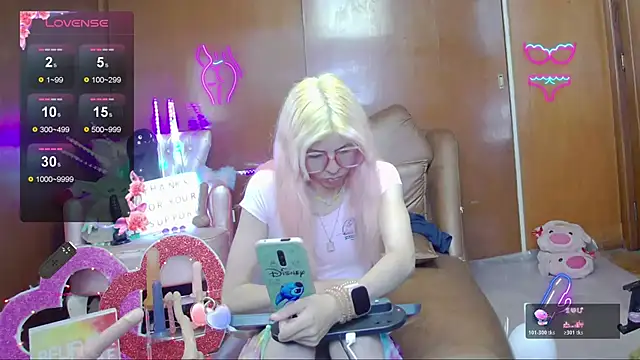 Skinygirl online show from 11/10/25, 10:48