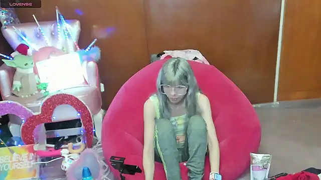 Snapshot of Skinygirl chatting on 05/04/26, 11:07 Skinygirl online show from 05/04/26, 11:07