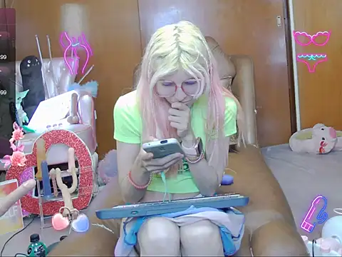 Skinygirl online show from 11/17/25, 11:42