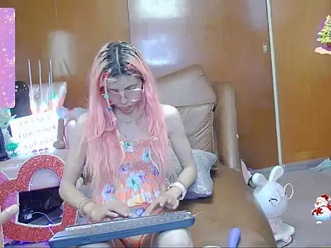 Skinygirl online show from 10/18/25, 12:34