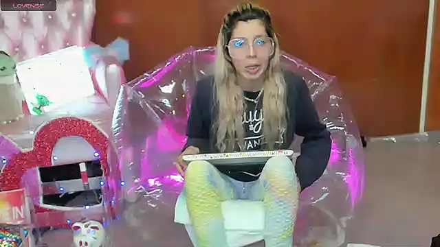 Skinygirl online show from 03/06/26, 11:44