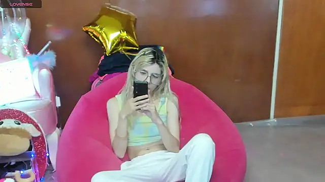 Snapshot of Skinygirl chatting on 07/21/26, 11:17 Skinygirl online show from 07/21/26, 11:17