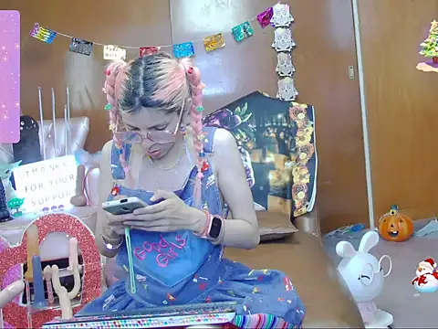 Skinygirl online show from 10/28/25, 11:03