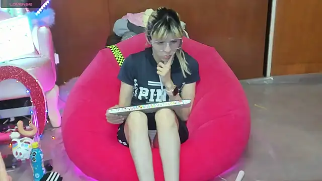 Skinygirl online show from 04/11/26, 12:29