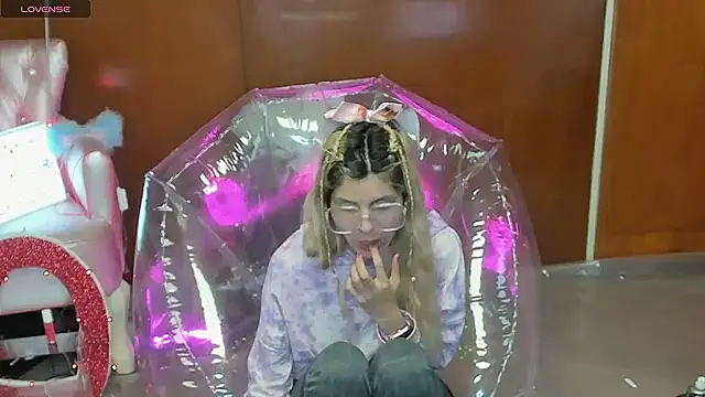 Skinygirl online show from 03/15/26, 11:01