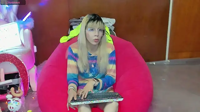 Skinygirl online show from 04/08/26, 01:18