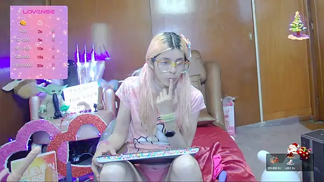 Skinygirl online show from 03/21/25, 12:29