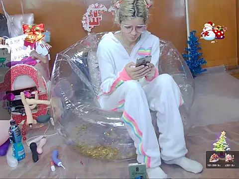 Skinygirl online show from 12/14/25, 05:18