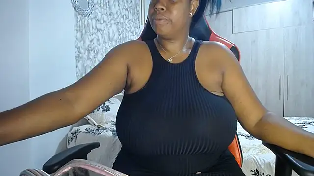 Snapshot of agatfox chatting on 07/11/26, 12:00 agatfox online show from 07/11/26, 12:00