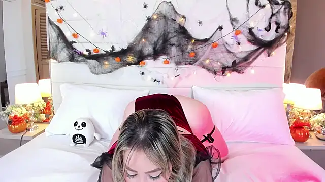 Charlotte93  online show from 10/31/25, 12:02