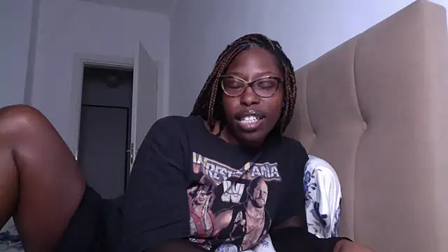 Snapshot of MadamIndigo chatting on 02/24/25, 12:52 MadamIndigo online show from 02/24/25, 12:52