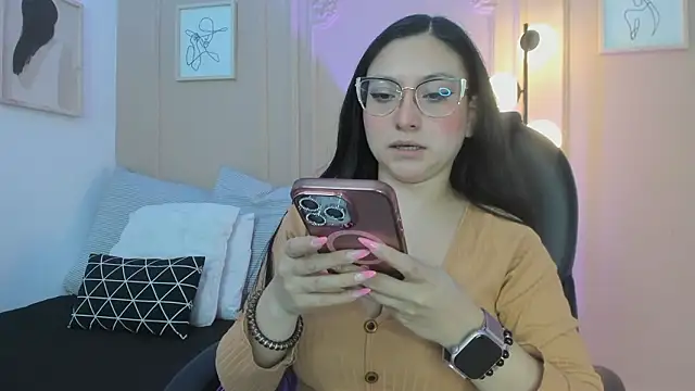 Snapshot of lucy_neil chatting on 02/19/26, 02:30 lucy neil online show from 02/19/26, 02:30