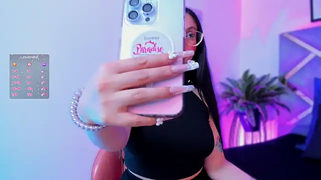 Snapshot of lucy_neil chatting on 11/11/25, 02:39 lucy neil online show from 11/11/25, 02:39