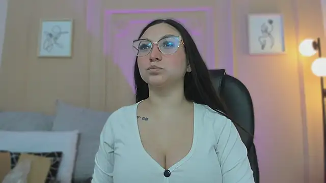 lucy neil online show from 03/26/26, 02:32