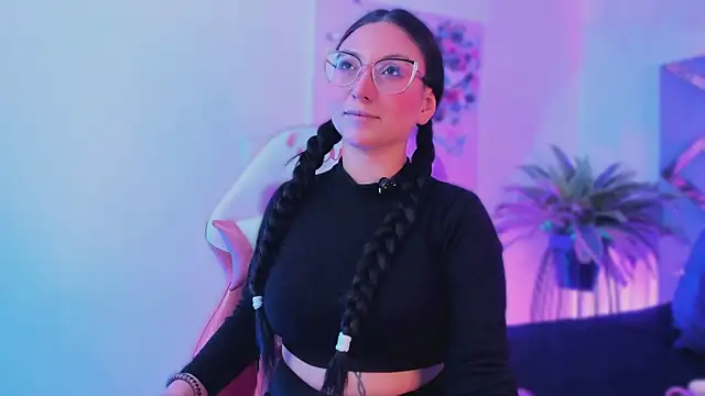 Snapshot of lucy_neil chatting on 01/14/26, 02:37 lucy neil online show from 01/14/26, 02:37