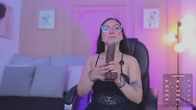 Snapshot of lucy_neil chatting on 02/03/26, 02:53 lucy neil online show from 02/03/26, 02:53