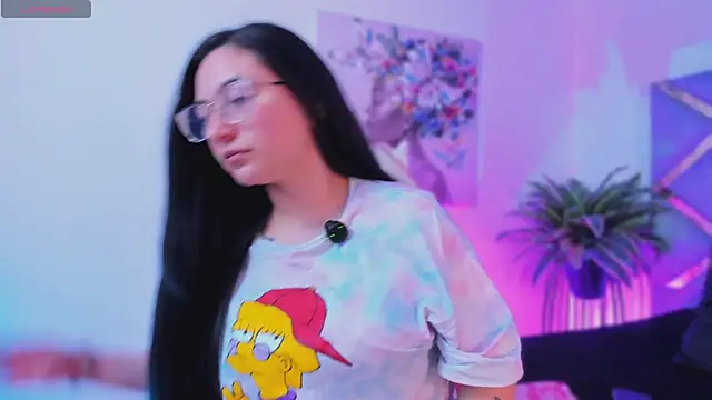 Snapshot of lucy_neil chatting on 12/21/25, 11:34 lucy neil online show from 12/21/25, 11:34