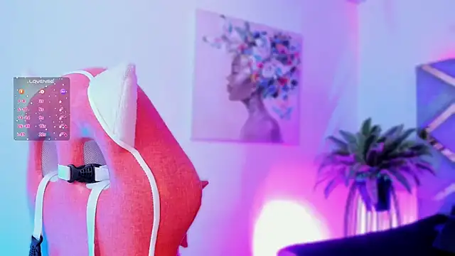 Snapshot of lucy_neil chatting on 11/01/25, 02:40 lucy neil online show from 11/01/25, 02:40