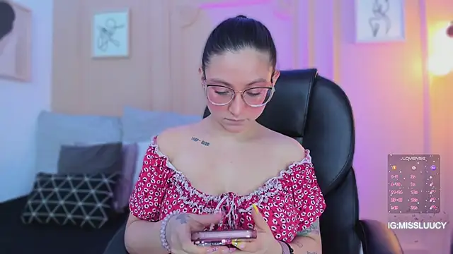 lucy neil online show from 03/13/26, 02:38